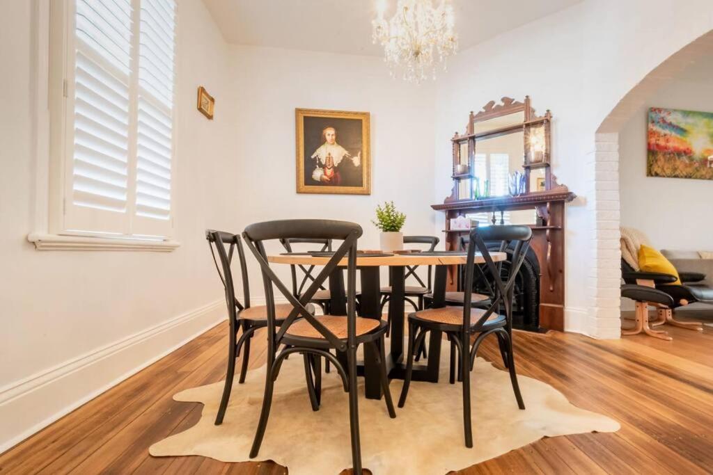 Historic Beauty In The Cbd! Parking And Wifi Apartment ลอนเชสตัน ภายนอก รูปภาพ