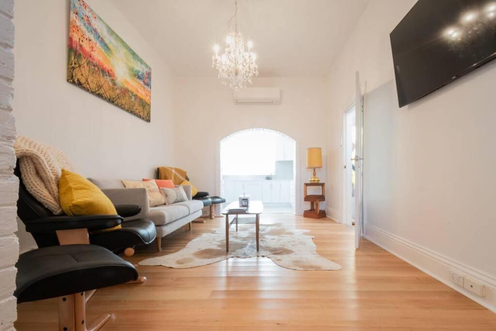 Historic Beauty In The Cbd! Parking And Wifi Apartment ลอนเชสตัน ภายนอก รูปภาพ